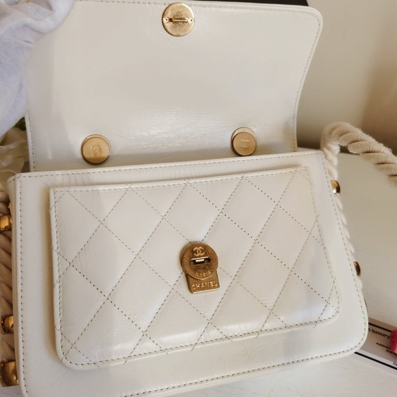 CHANEL Crinkled Calfskin Rope Flap White - Picture 4 of 9